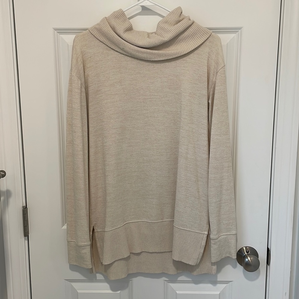 Size Small Gap Long Cream Sweater